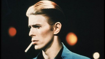 L'abito bruciato di David Bowie va all'asta